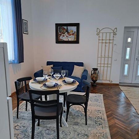 קאריי Weisz Apartment-City Center-Free Private Parking,Wifi,Ac מראה חיצוני תמונה