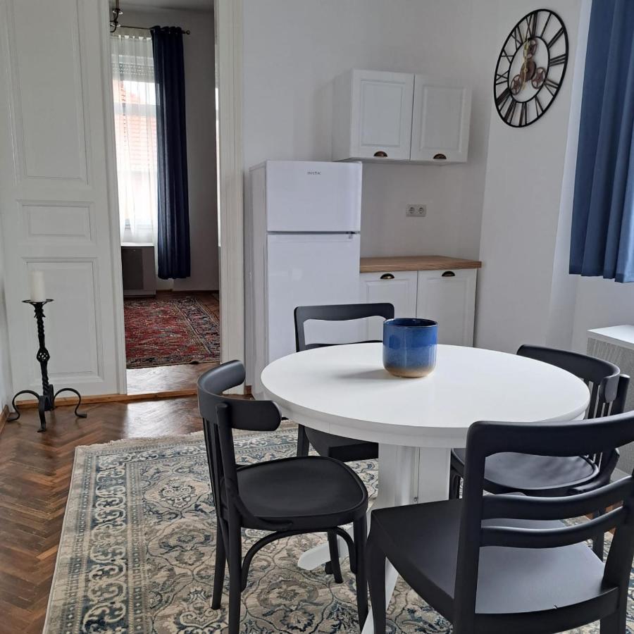 קאריי Weisz Apartment-City Center-Free Private Parking,Wifi,Ac מראה חיצוני תמונה
