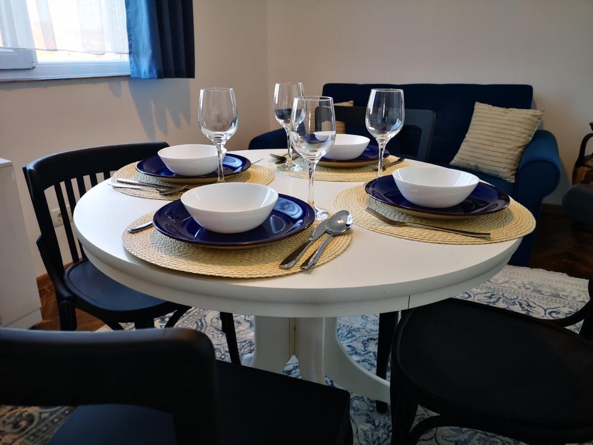 קאריי Weisz Apartment-City Center-Free Private Parking,Wifi,Ac מראה חיצוני תמונה