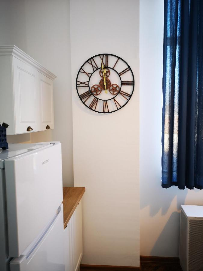 קאריי Weisz Apartment-City Center-Free Private Parking,Wifi,Ac מראה חיצוני תמונה