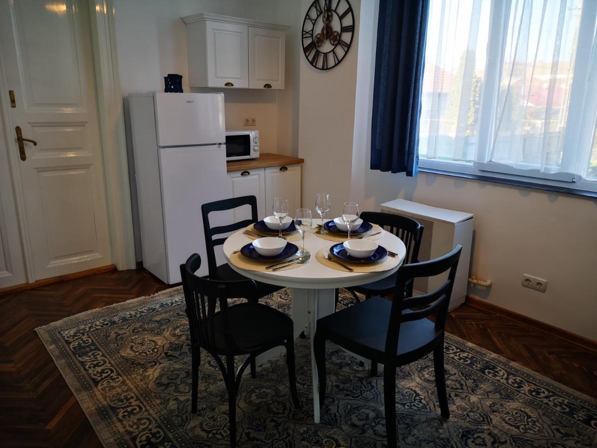 קאריי Weisz Apartment-City Center-Free Private Parking,Wifi,Ac מראה חיצוני תמונה
