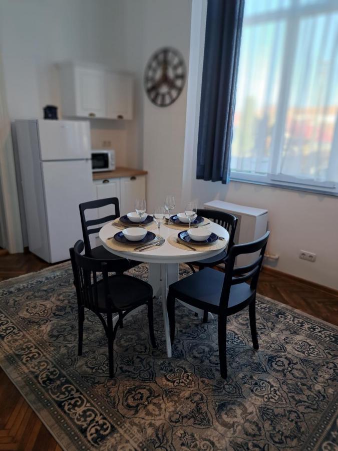 קאריי Weisz Apartment-City Center-Free Private Parking,Wifi,Ac מראה חיצוני תמונה