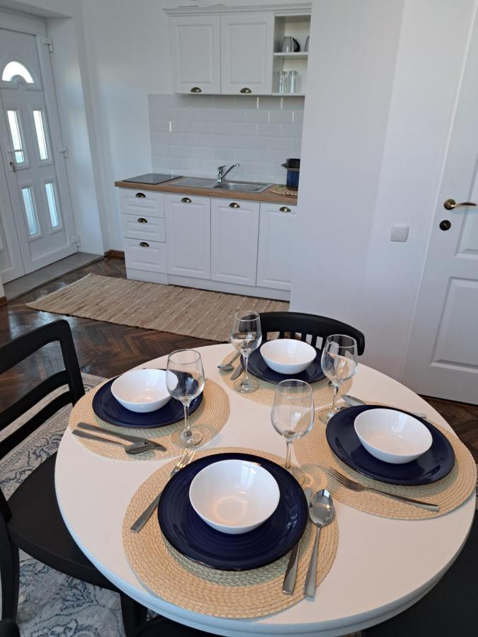 קאריי Weisz Apartment-City Center-Free Private Parking,Wifi,Ac מראה חיצוני תמונה