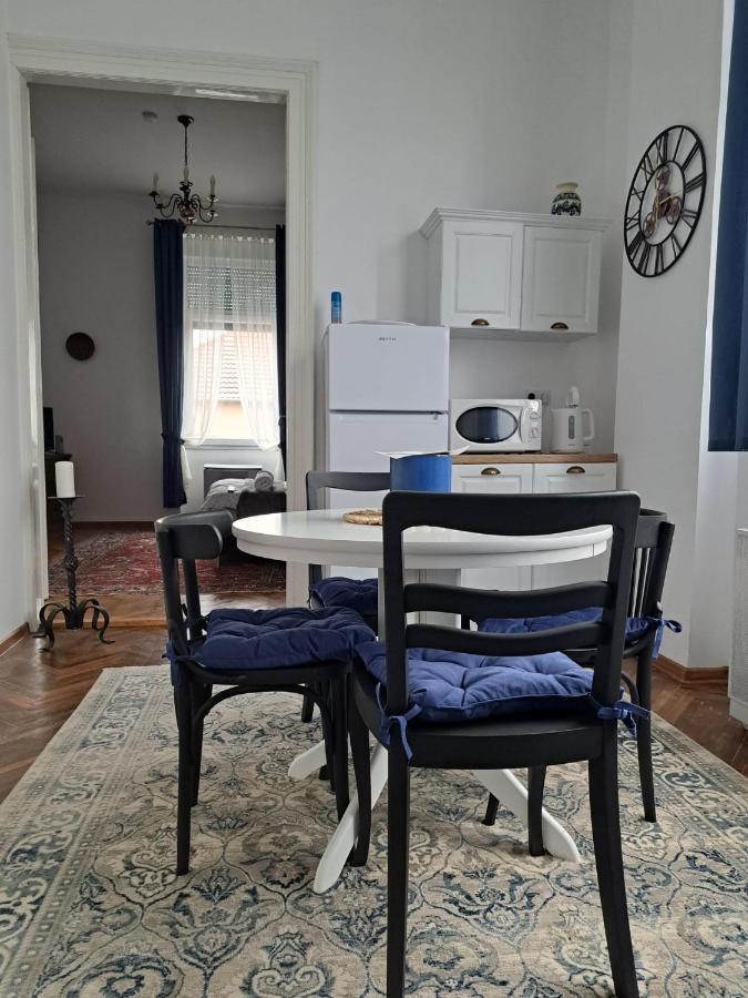 קאריי Weisz Apartment-City Center-Free Private Parking,Wifi,Ac מראה חיצוני תמונה