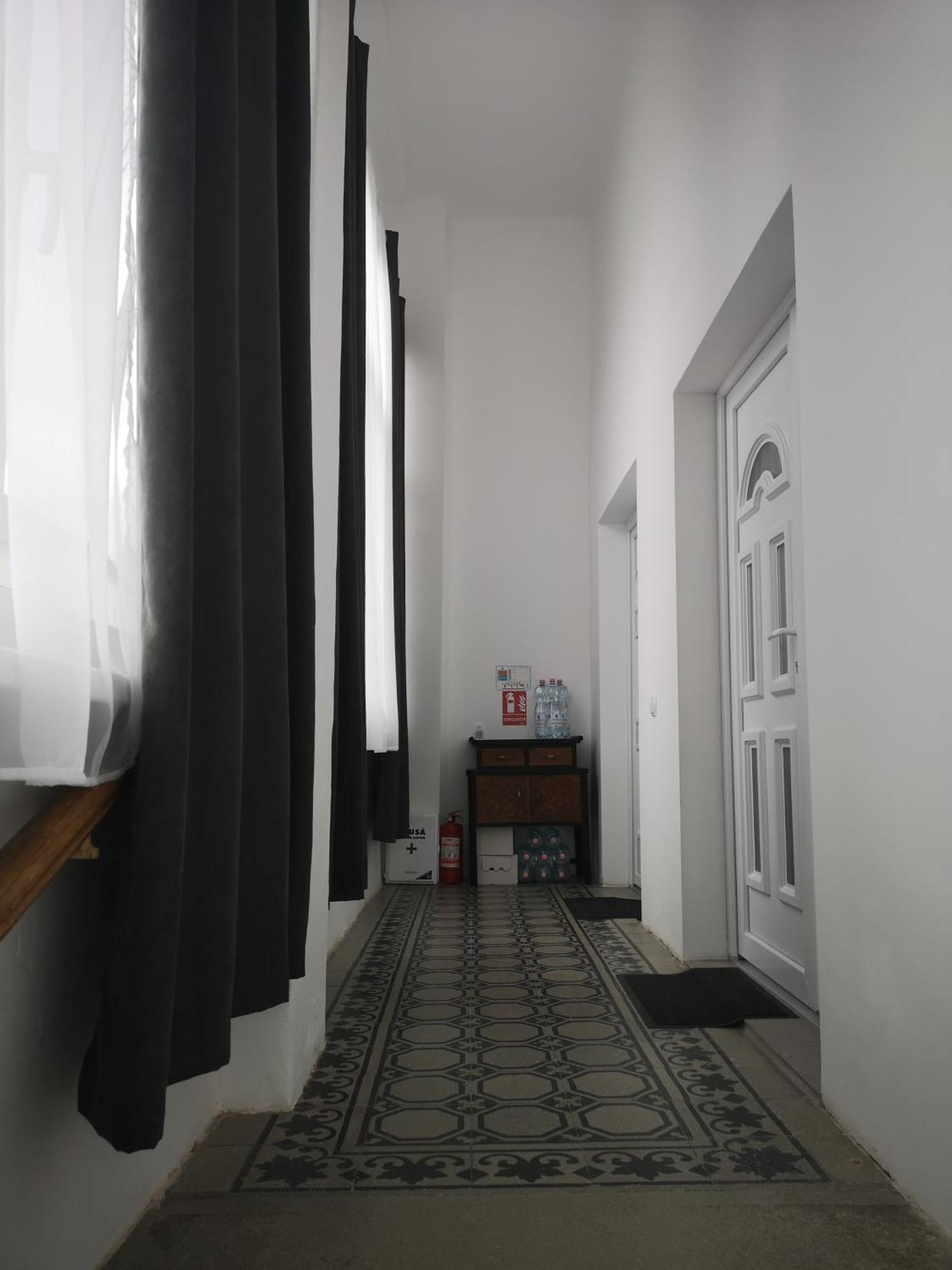 קאריי Weisz Apartment-City Center-Free Private Parking,Wifi,Ac מראה חיצוני תמונה